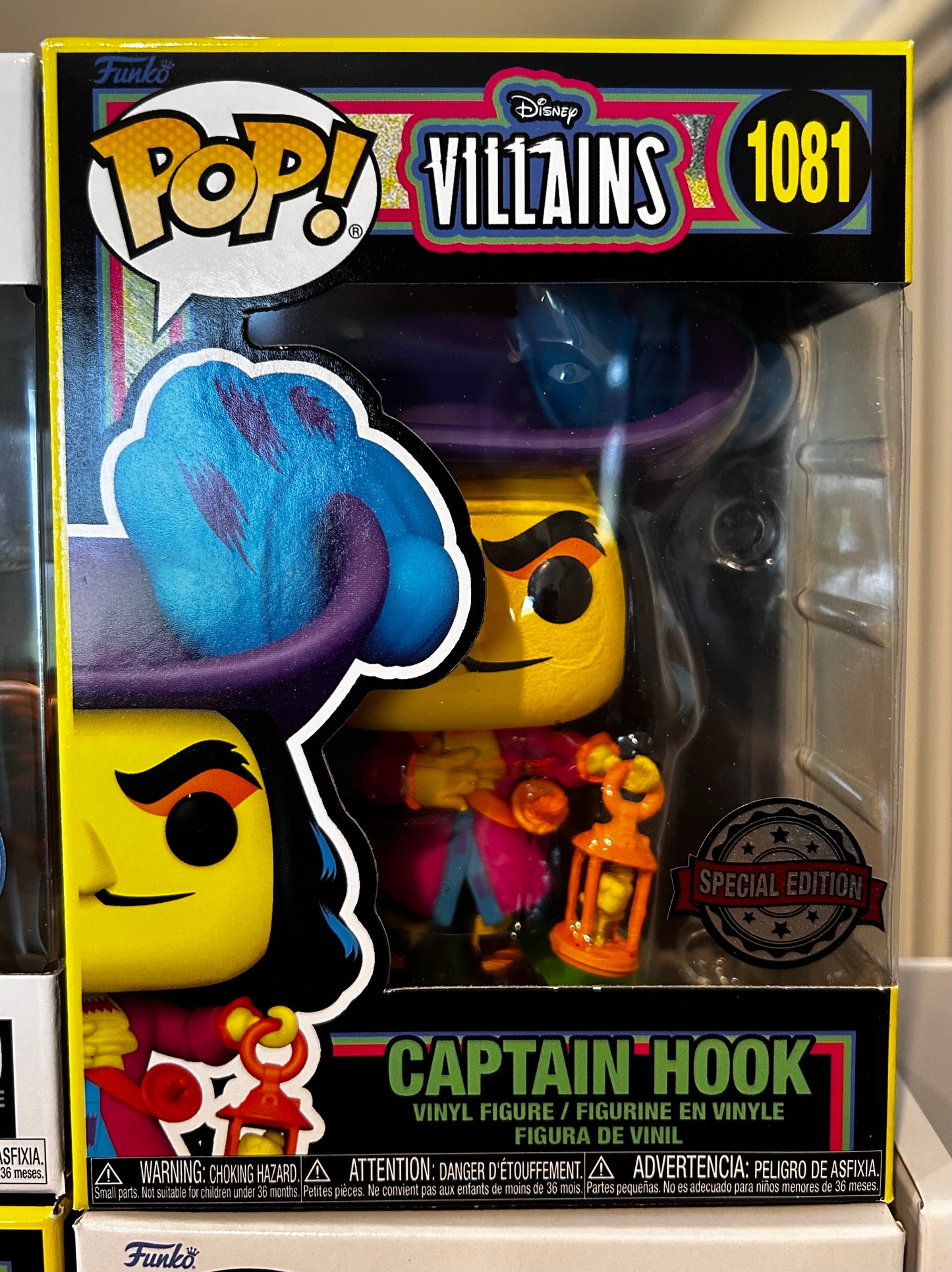 Funko Pop # 1081 - Captain Hook Blacklight - Disney.